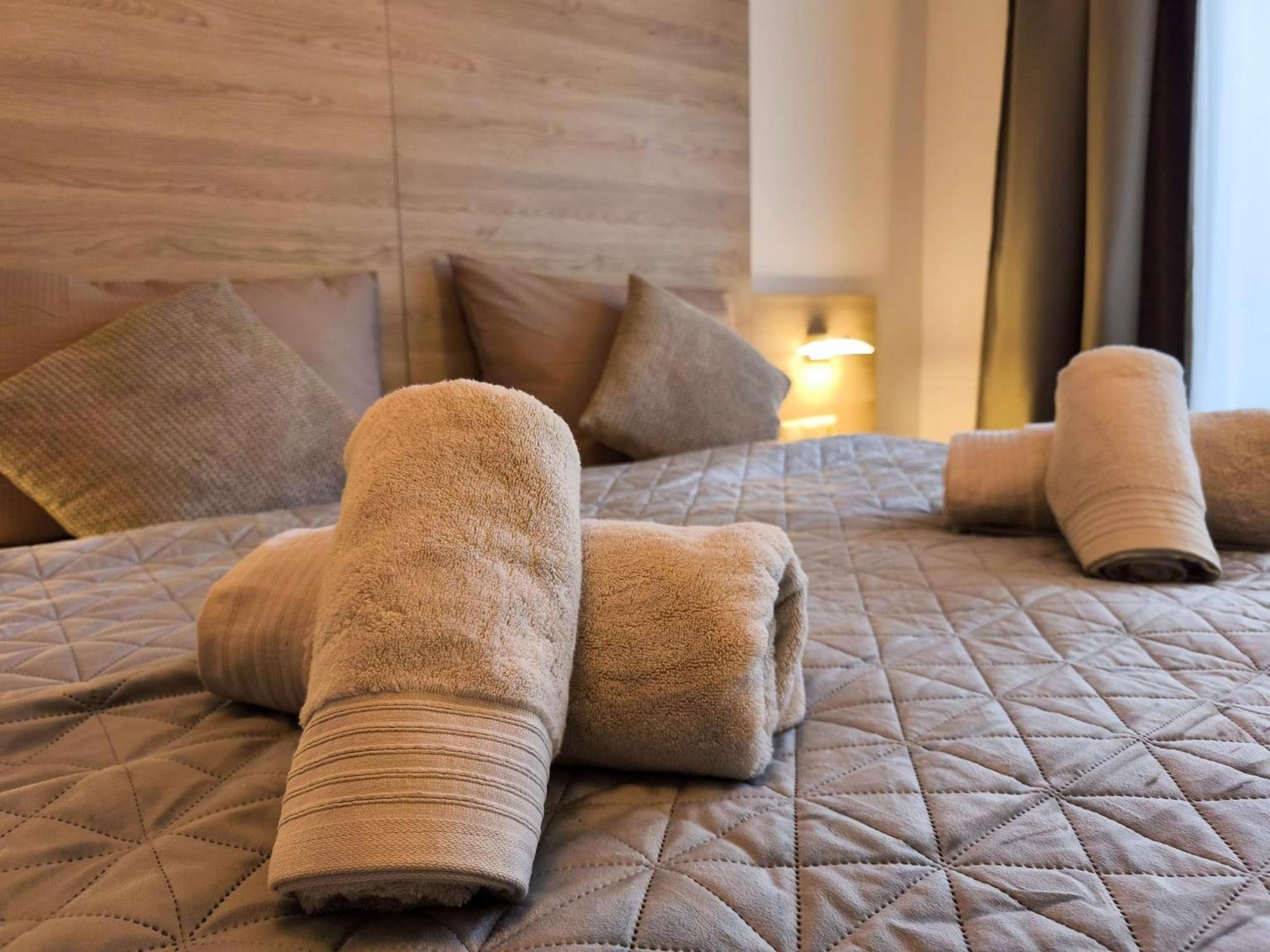 Falk Homes- Luxus Apartment, Ideal Fuer Geschaeftsreisende & Familien - Nahe Messe, Mit Balkon, Arbeitsplatz & Parkplatz Im Zentrum Nuernbergs, Self Check-in Nürnberg