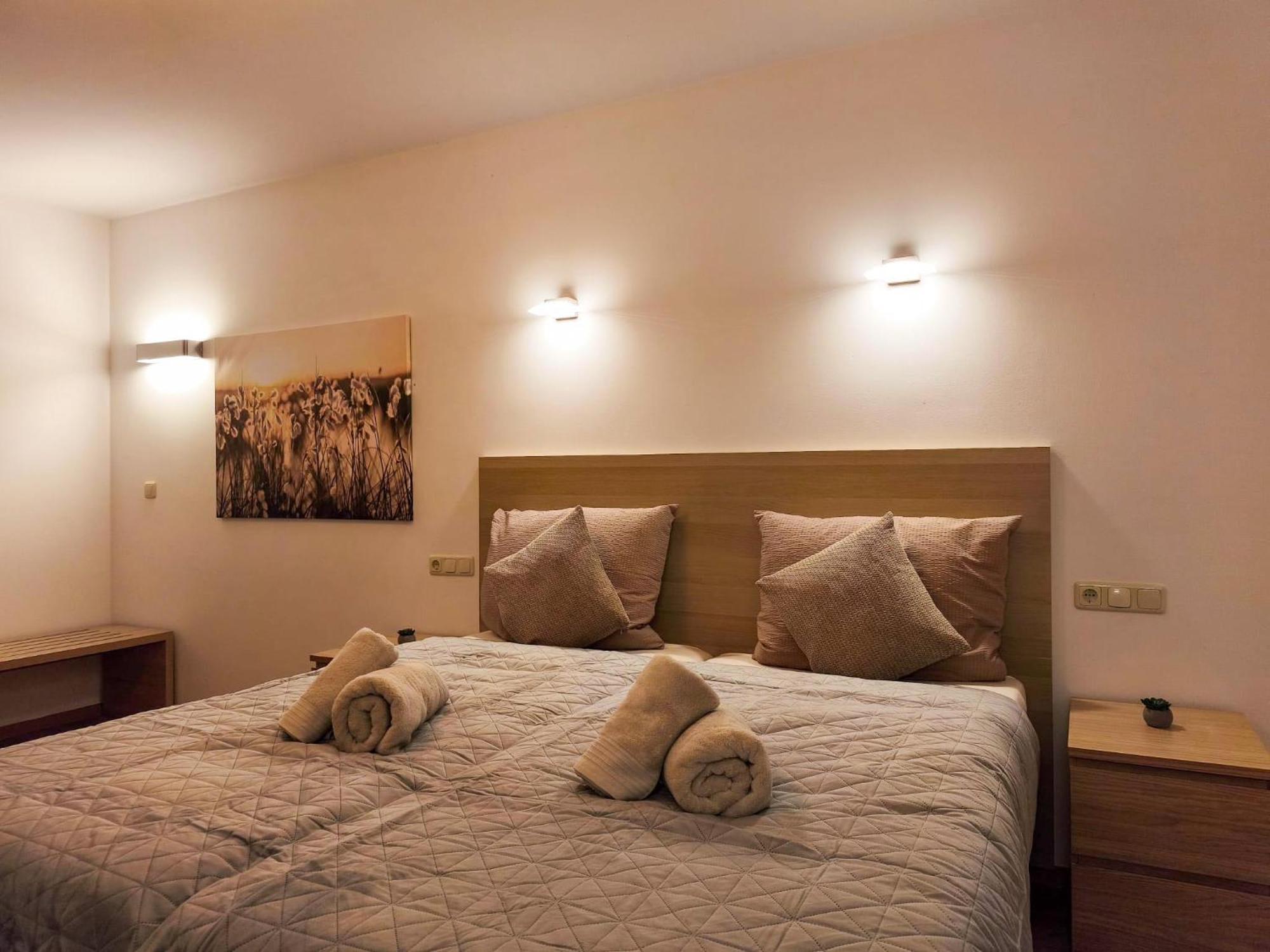 Falk Homes- Luxus Apartment, Ideal Fuer Geschaeftsreisende & Familien - Nahe Messe, Mit Balkon, Arbeitsplatz & Parkplatz Im Zentrum Nuernbergs, Self Check-in Apartment Nürnberg