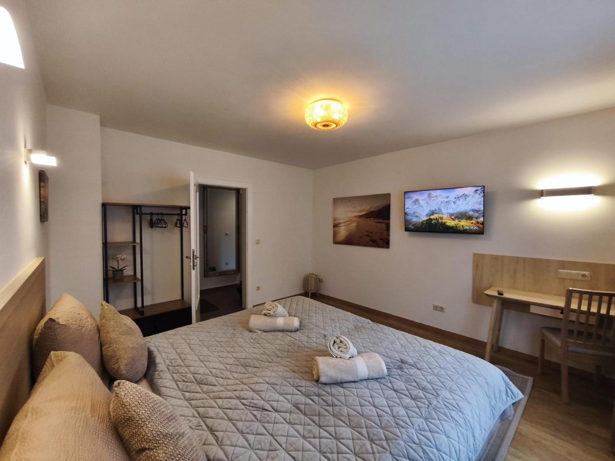Falk Homes- Luxus Apartment, Ideal Fuer Geschaeftsreisende & Familien - Nahe Messe, Mit Balkon, Arbeitsplatz & Parkplatz Im Zentrum Nuernbergs, Self Check-in Apartment Nürnberg