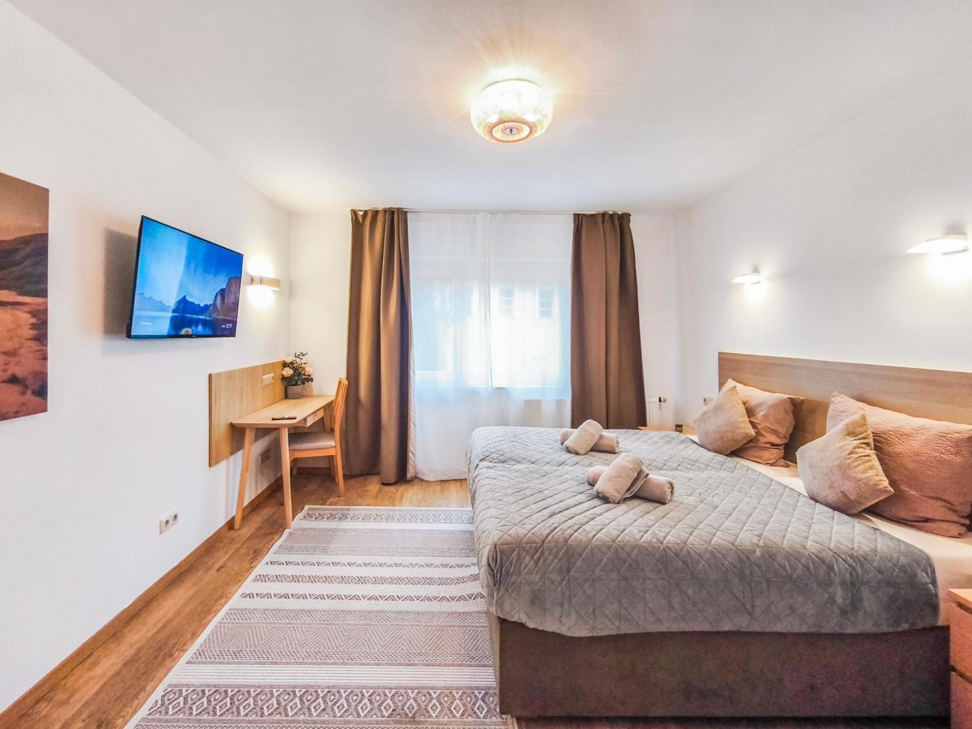 Falk Homes- Luxus Apartment, Ideal Fuer Geschaeftsreisende & Familien - Nahe Messe, Mit Balkon, Arbeitsplatz & Parkplatz Im Zentrum Nuernbergs, Self Check-in Nürnberg
