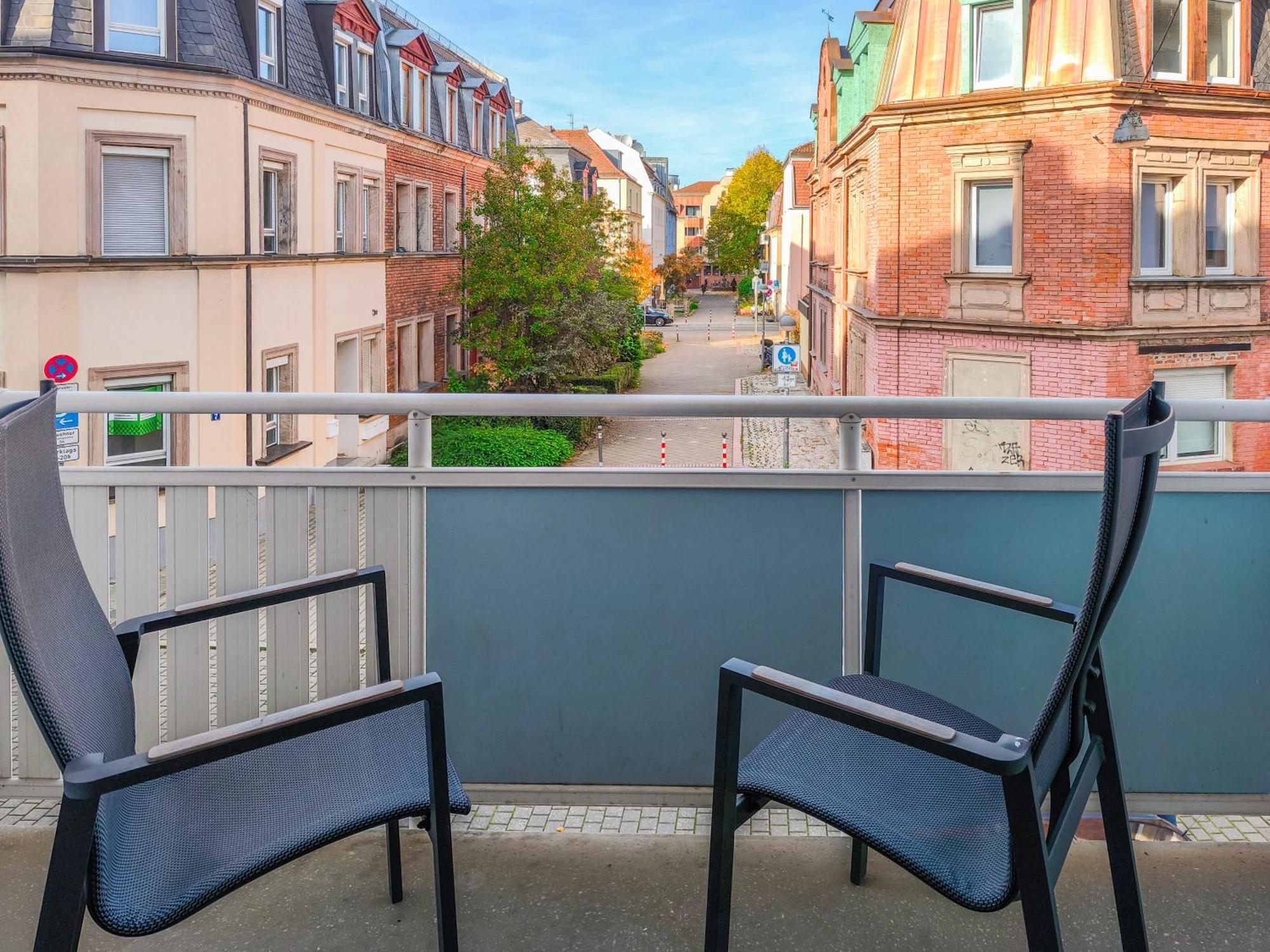 Apartment Falk Homes- Luxus Apartment, Ideal Fuer Geschaeftsreisende & Familien - Nahe Messe, Mit Balkon, Arbeitsplatz & Parkplatz Im Zentrum Nuernbergs, Self Check-in *