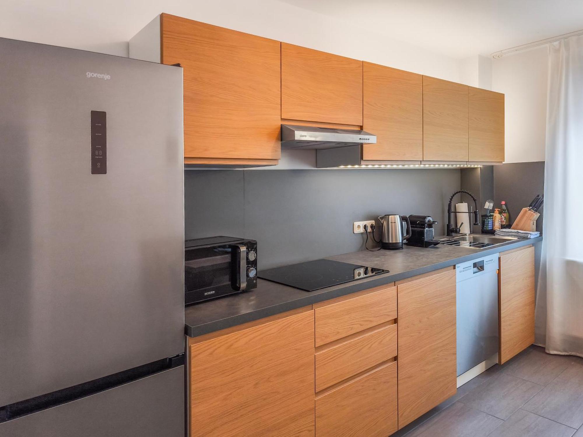 Falk Homes- Luxus Apartment, Ideal Fuer Geschaeftsreisende & Familien - Nahe Messe, Mit Balkon, Arbeitsplatz & Parkplatz Im Zentrum Nuernbergs, Self Check-in Apartment