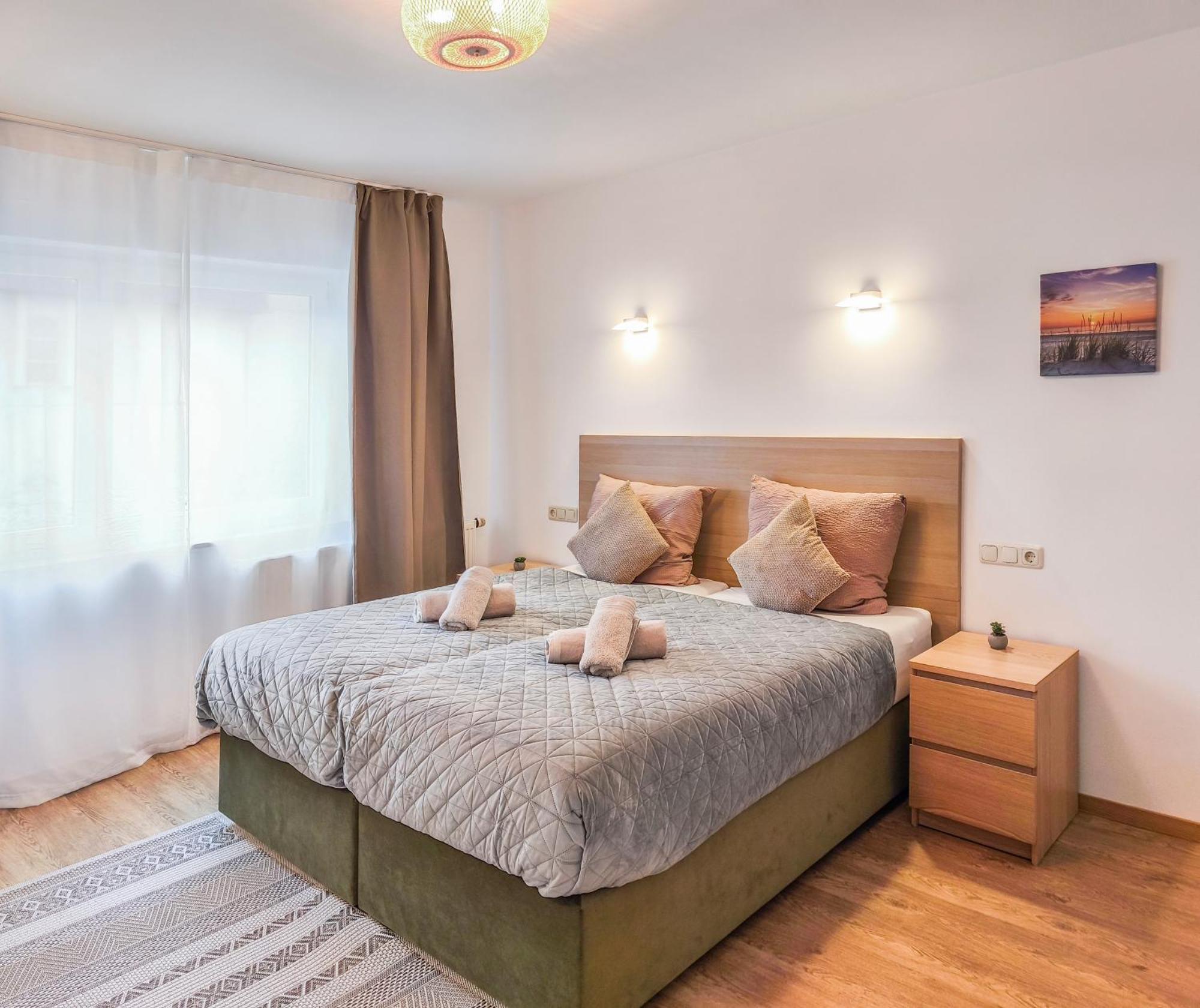 Falk Homes- Luxus Apartment, Ideal Fuer Geschaeftsreisende & Familien - Nahe Messe, Mit Balkon, Arbeitsplatz & Parkplatz Im Zentrum Nuernbergs, Self Check-in *
