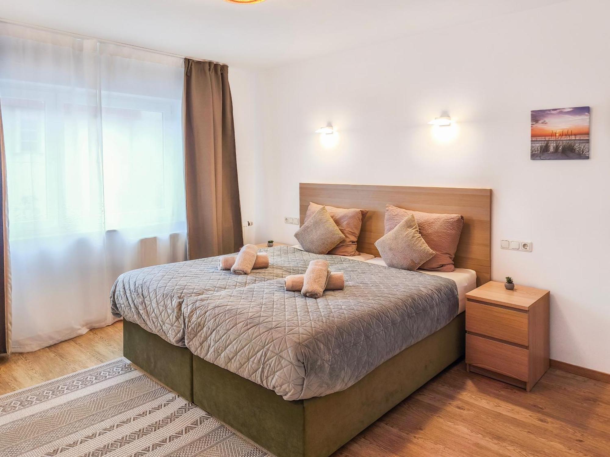 Falk Homes- Luxus Apartment, Ideal Fuer Geschaeftsreisende & Familien - Nahe Messe, Mit Balkon, Arbeitsplatz & Parkplatz Im Zentrum Nuernbergs, Self Check-in Nürnberg