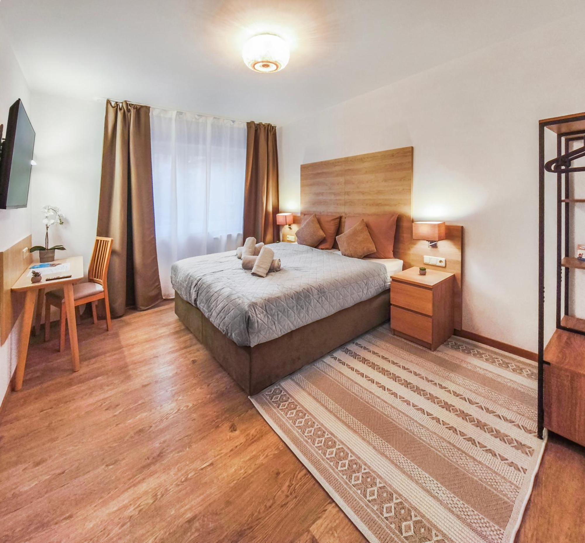 Falk Homes- Luxus Apartment, Ideal Fuer Geschaeftsreisende & Familien - Nahe Messe, Mit Balkon, Arbeitsplatz & Parkplatz Im Zentrum Nuernbergs, Self Check-in Apartment Nürnberg