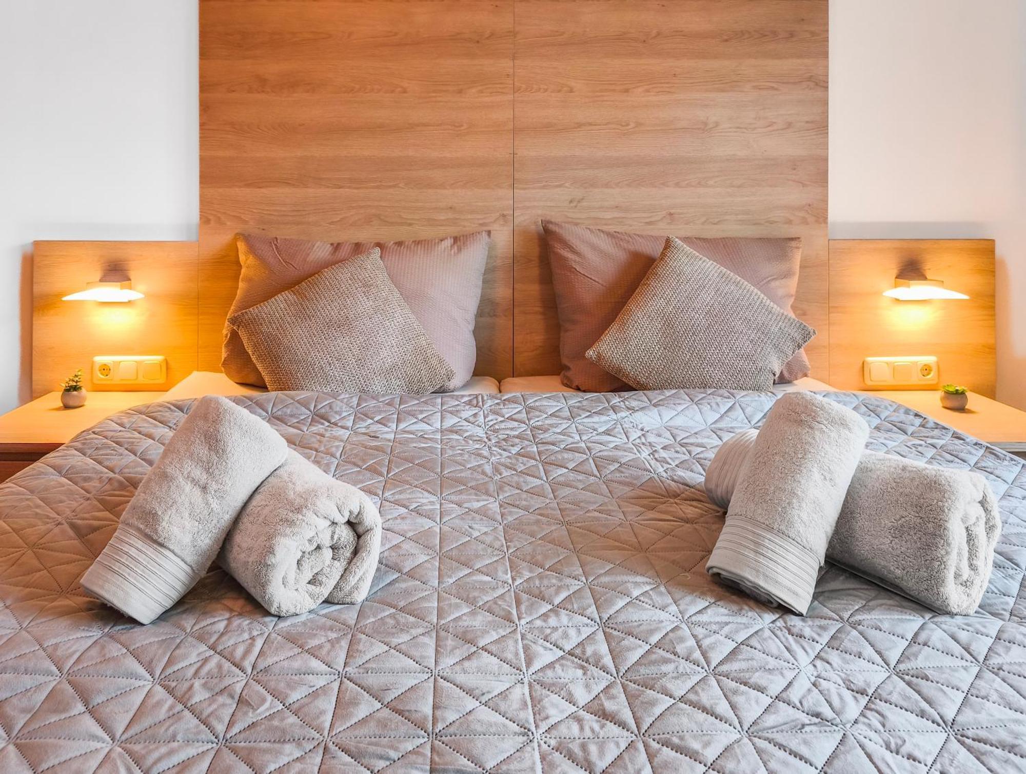 Falk Homes- Luxus Apartment, Ideal Fuer Geschaeftsreisende & Familien - Nahe Messe, Mit Balkon, Arbeitsplatz & Parkplatz Im Zentrum Nuernbergs, Self Check-in * Nürnberg